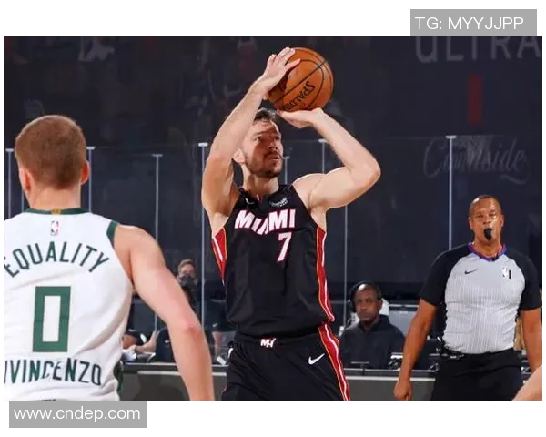 萨莫拉与米竞技激战正酣双方争夺胜利的关键时刻解析