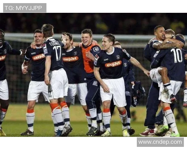 谢周三与卢顿的激烈对决谁能在这场较量中笑到最后