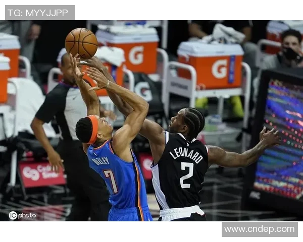 雷霆与快船激战回顾15场精彩录像分析与亮点总结